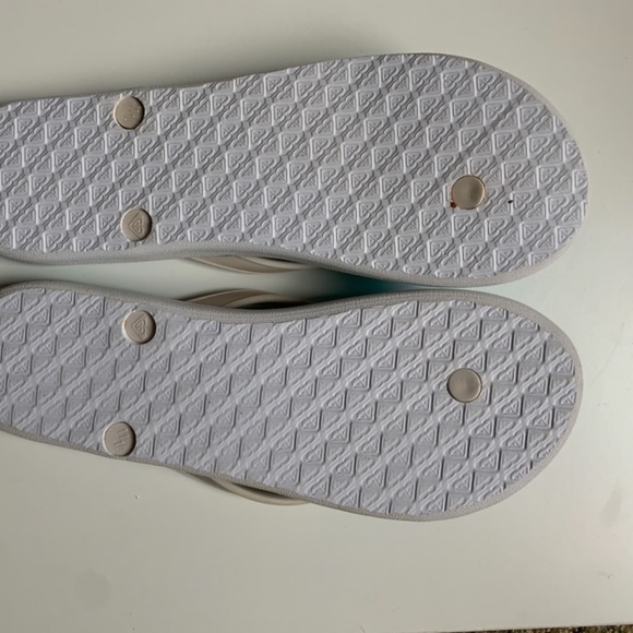 ROXY FLIP FLOPS - Picture 2 of 2